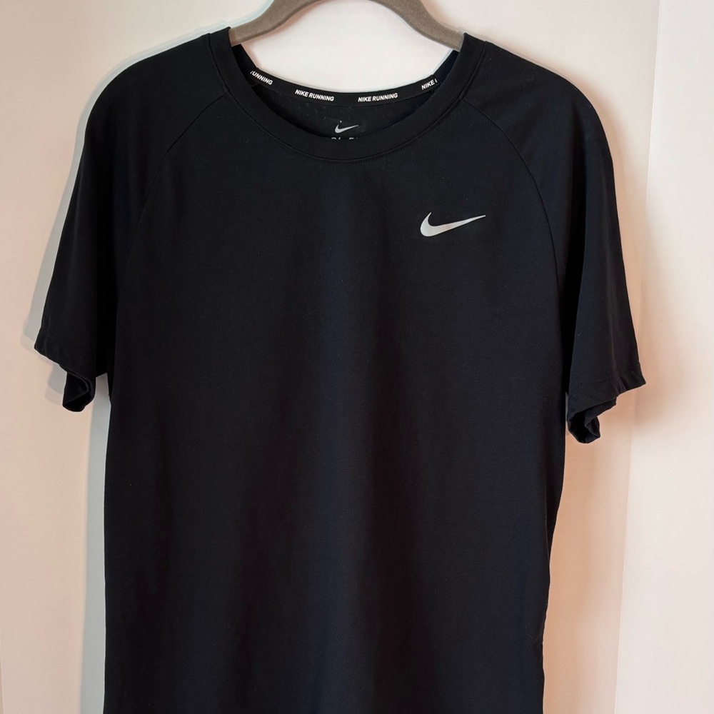 Nike Men's Black Short Sleeve Tee